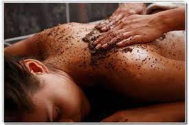 Gommage aux épices, copeaux d'arganier et noyaux d'abricots